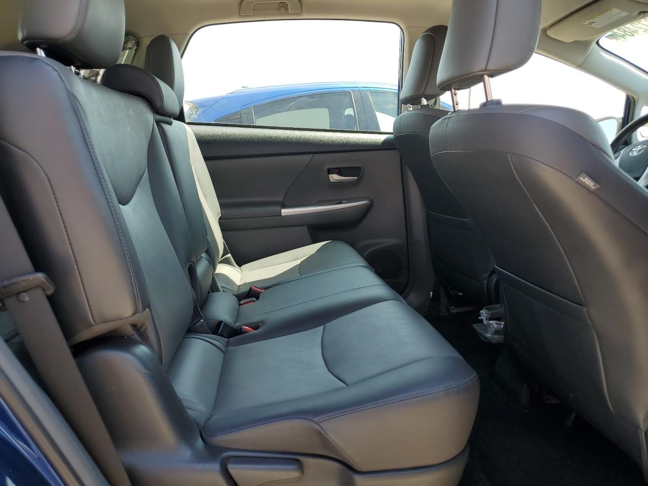 JTDZN3EU7D3288187 2013 Toyota Prius V