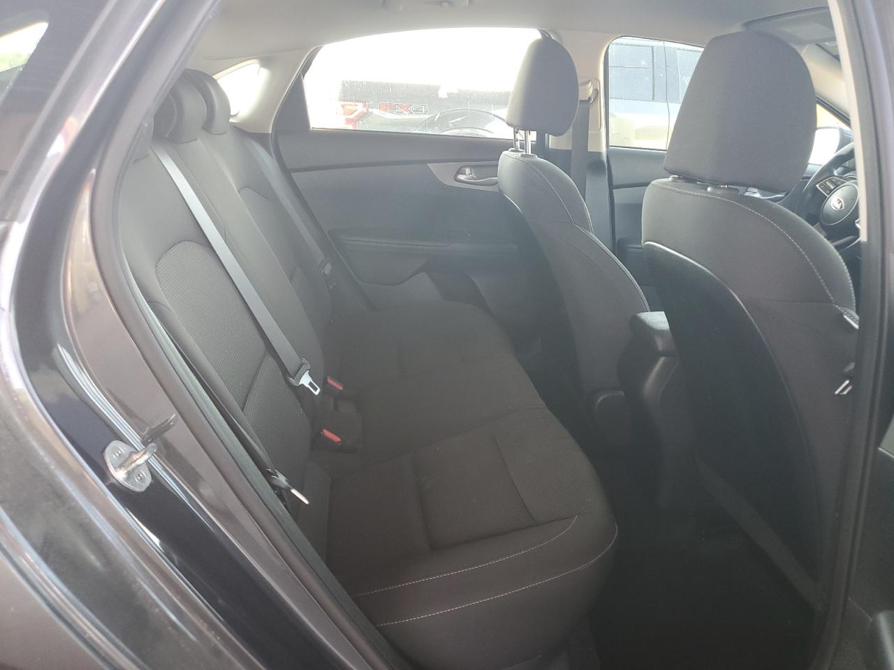 3KPF24AD2KE011833 2019 Kia Forte Fe