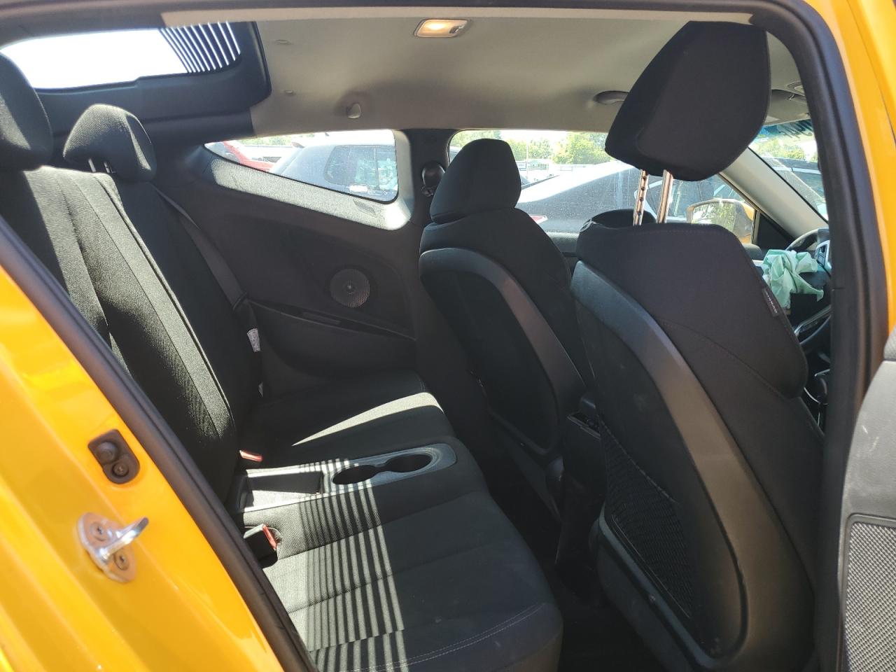 KMHTC6AD0GU272555 2016 Hyundai Veloster