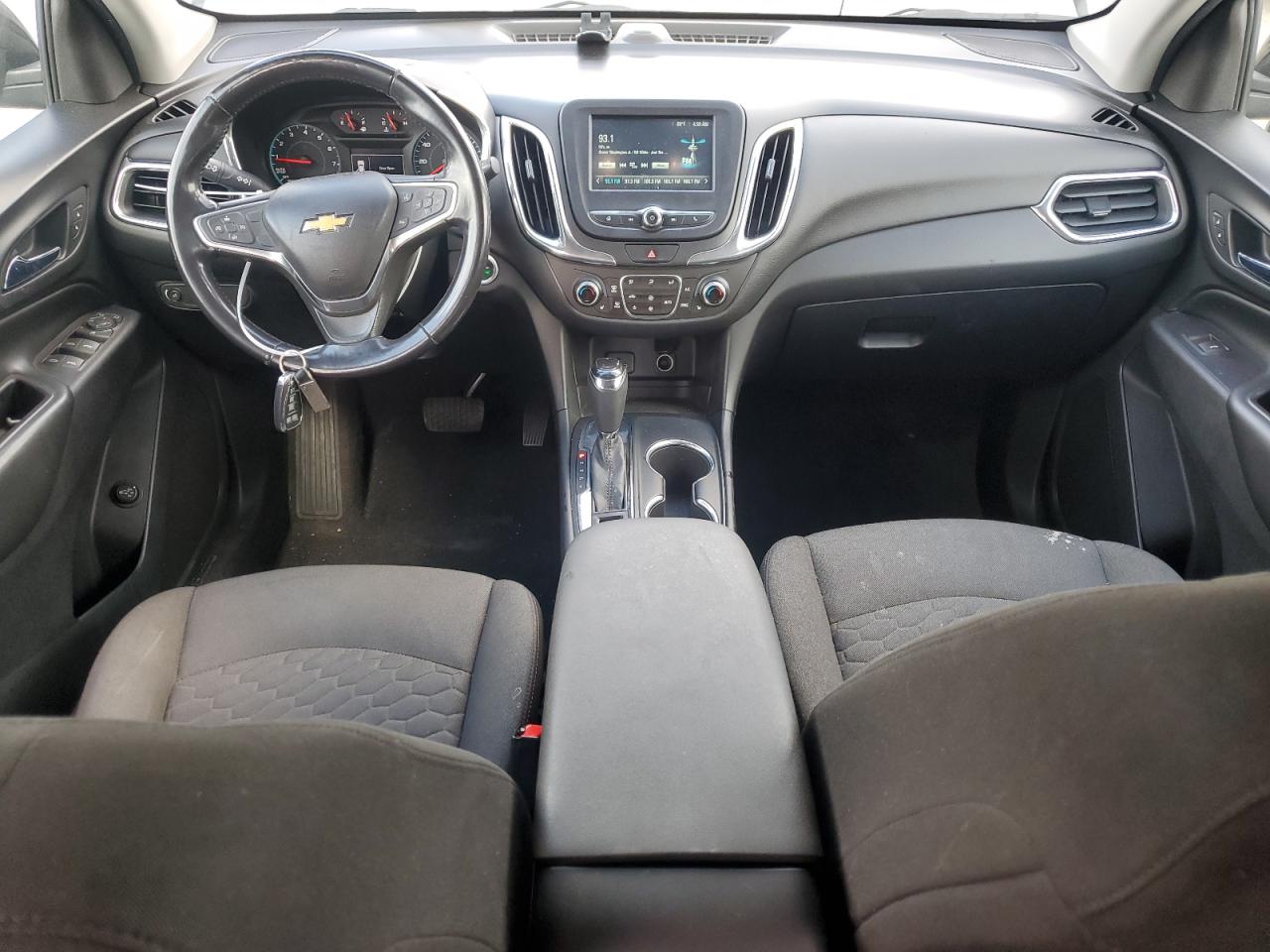 2GNAXJEV0J6273174 2018 Chevrolet Equinox Lt