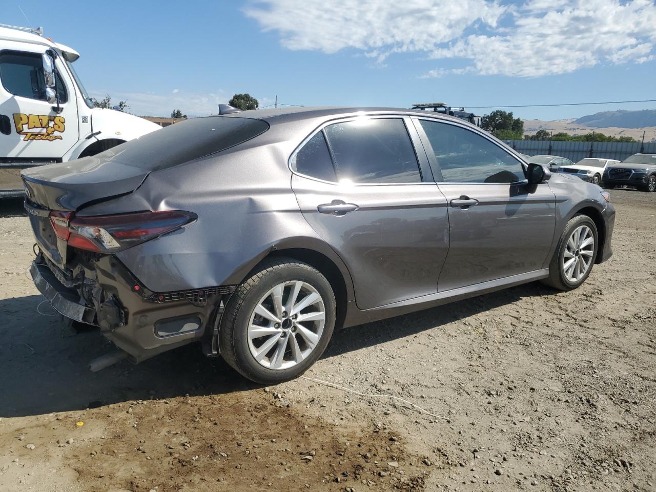 2022 Toyota Camry Le vin: 4T1R11AK0NU680424