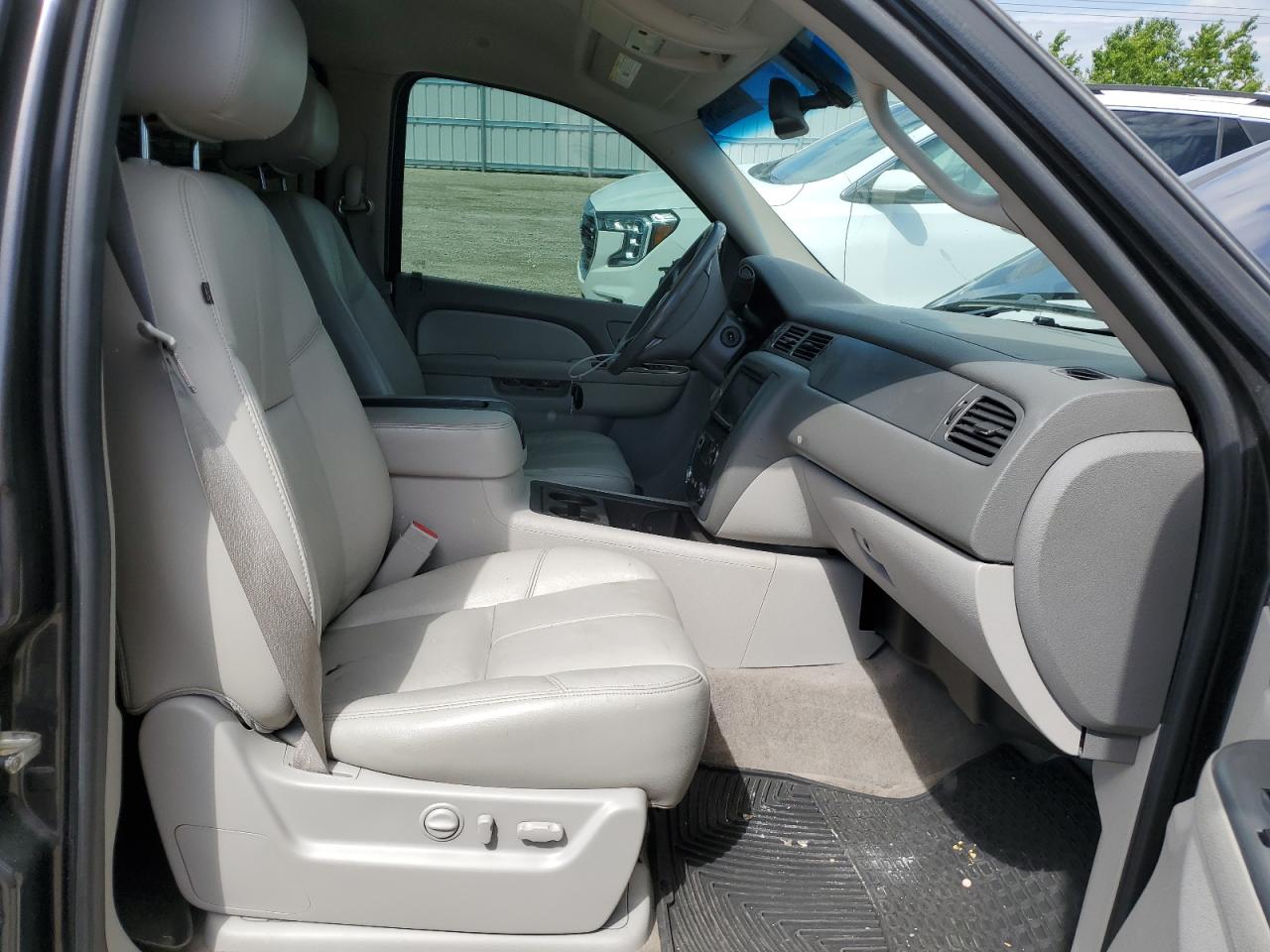 1GNUKBE00AR273816 2010 Chevrolet Tahoe K1500 Lt