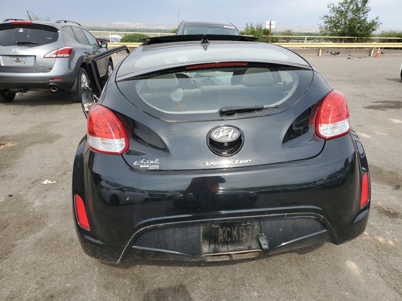 2017 Hyundai Veloster vin: KMHTC6AD3HU322009