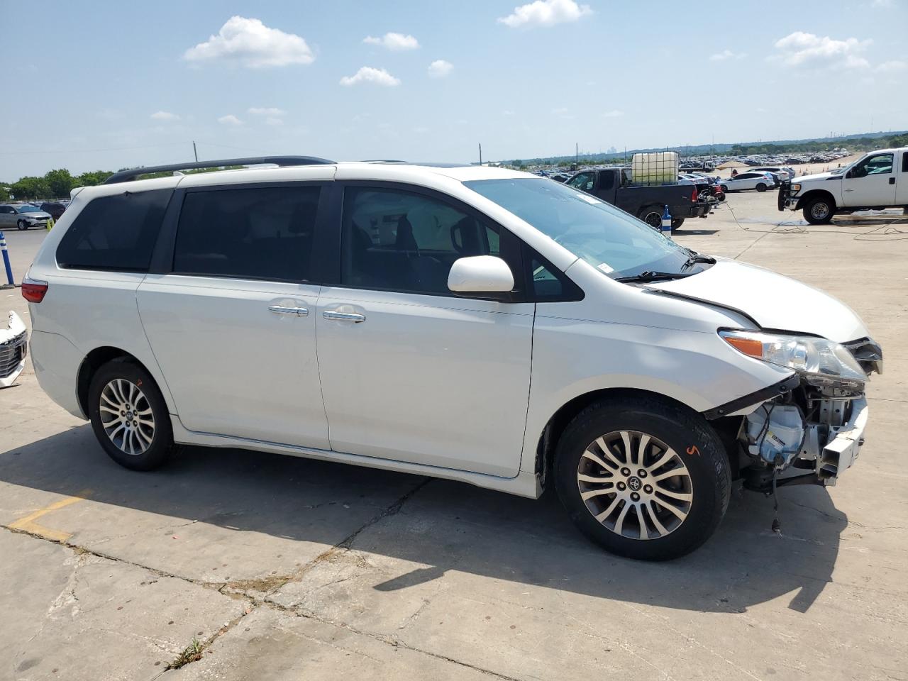 2018 Toyota Sienna Xle vin: 5TDYZ3DC3JS927622