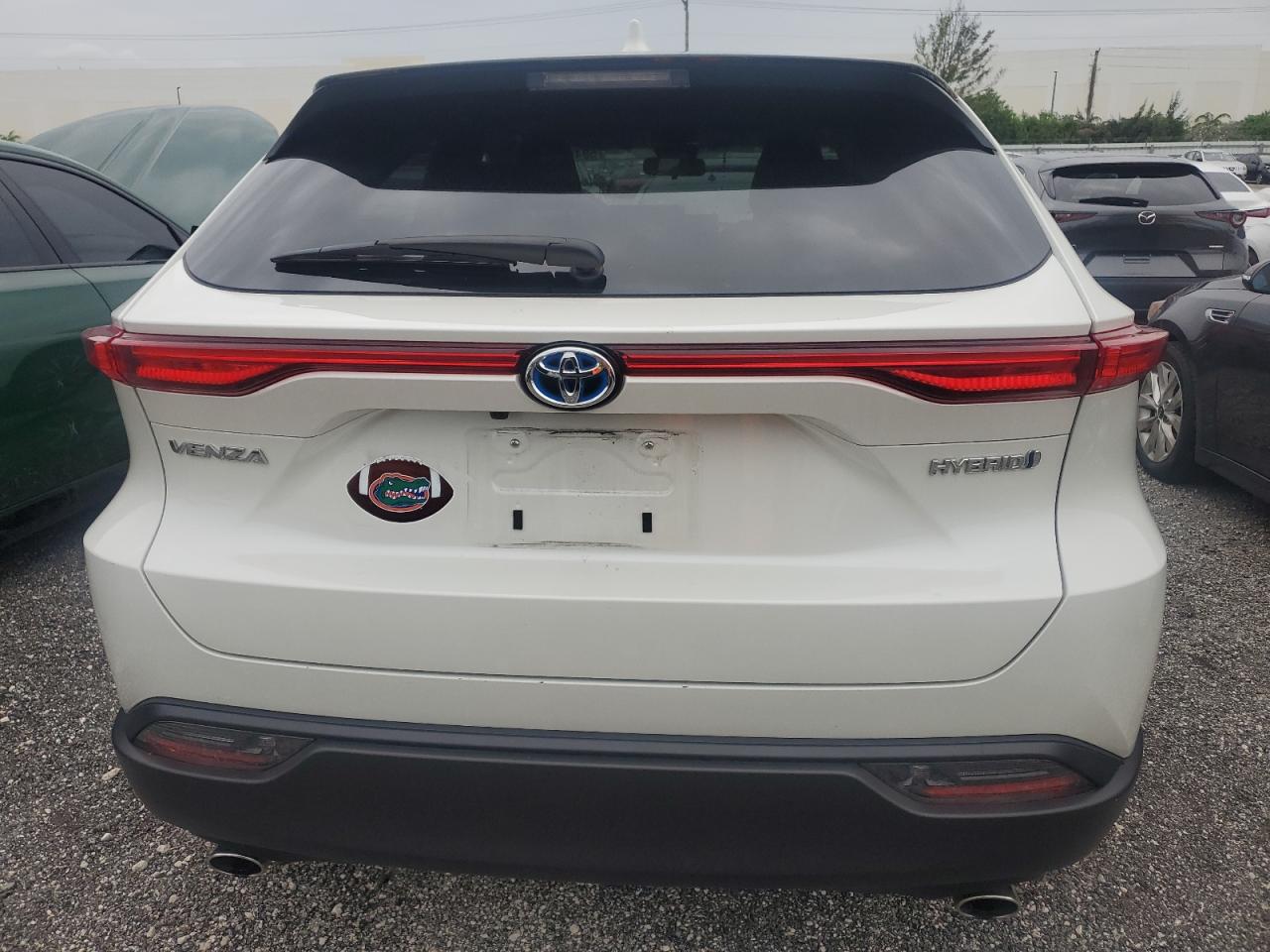 JTEAAAAHXMJ077143 2021 Toyota Venza Le