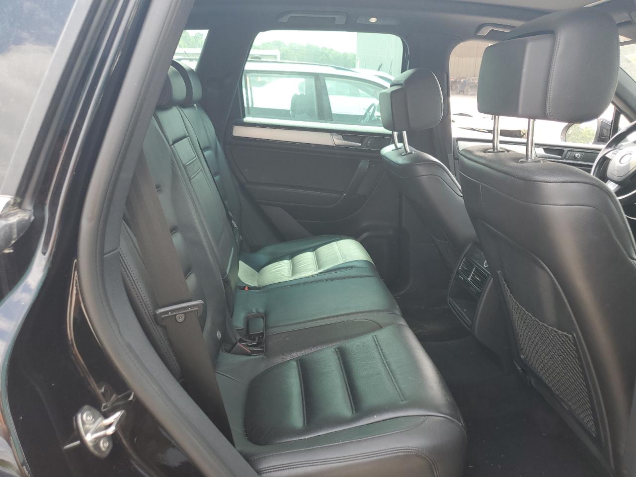 WVGRF7BP0HD003229 2017 Volkswagen Touareg Wolfsburg