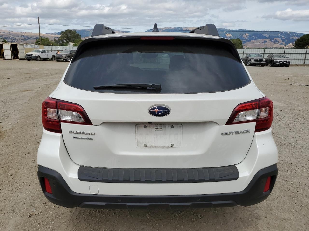 2018 Subaru Outback 2.5I Limited vin: 4S4BSANC0J3260194