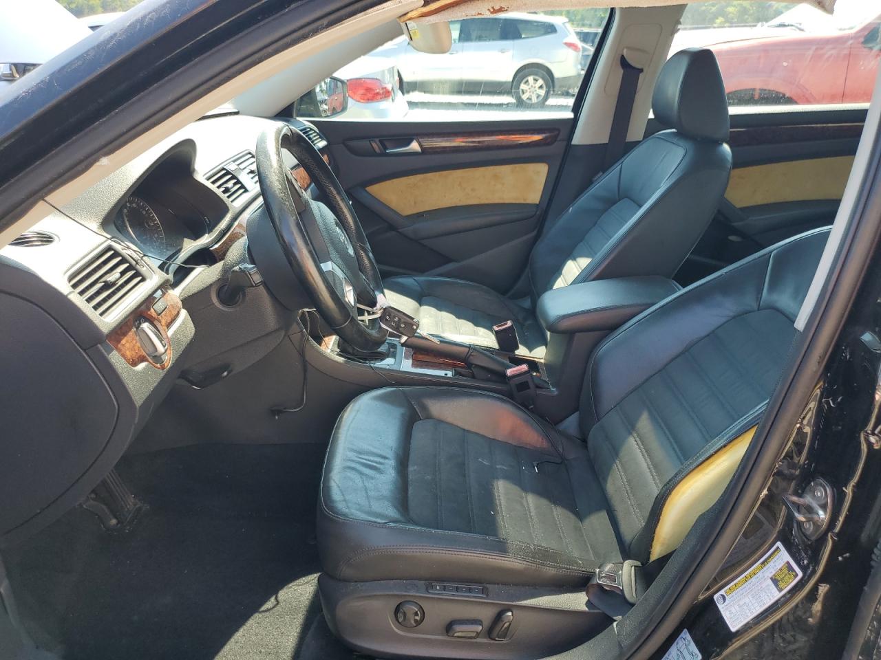 1VWCH7A30CC109601 2012 Volkswagen Passat Sel