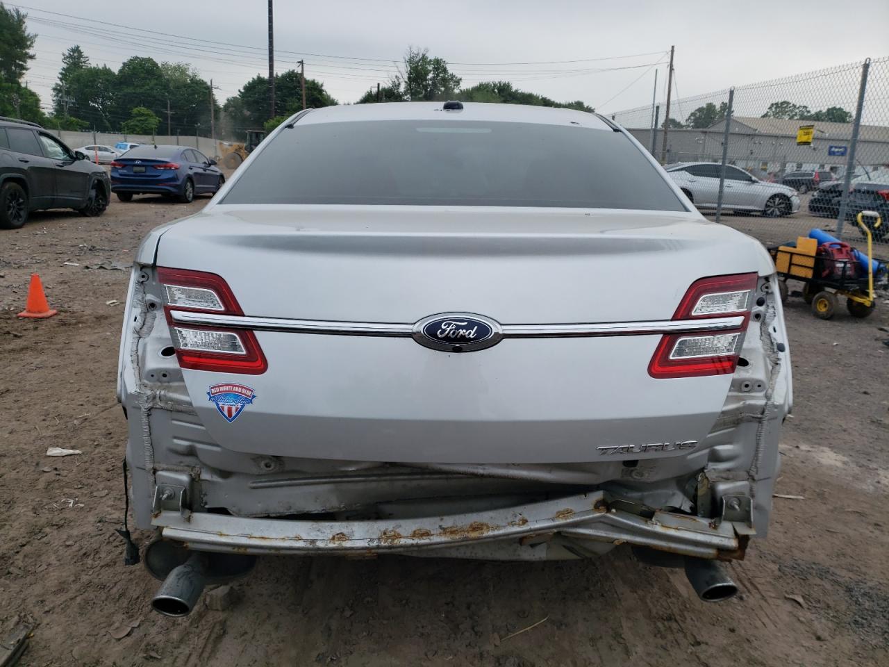 1FAHP2D8XHG126658 2017 Ford Taurus Se