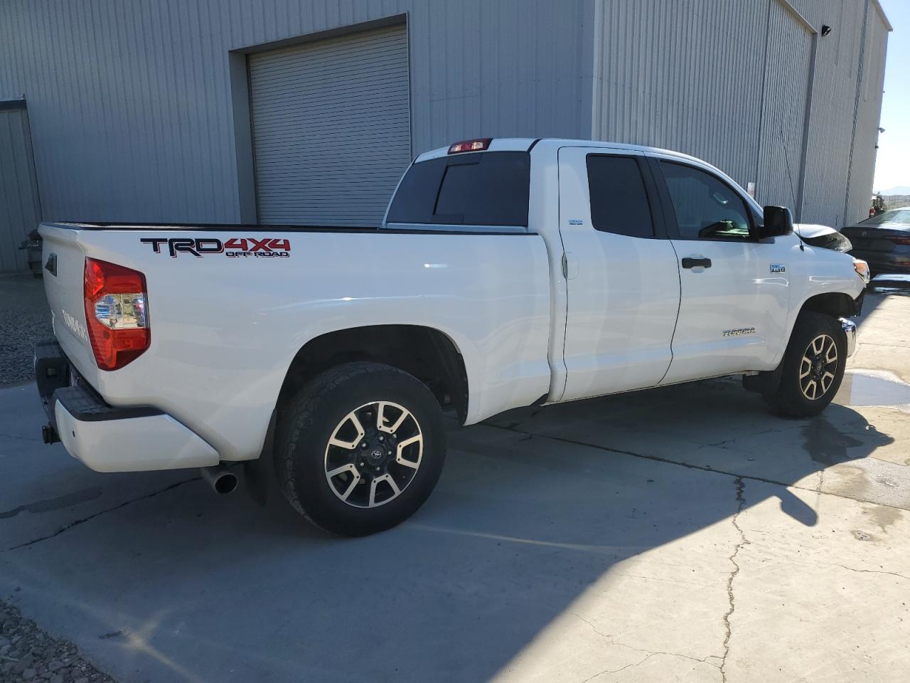 2017 Toyota Tundra Double Cab Sr/Sr5 vin: 5TFUW5F12HX648195