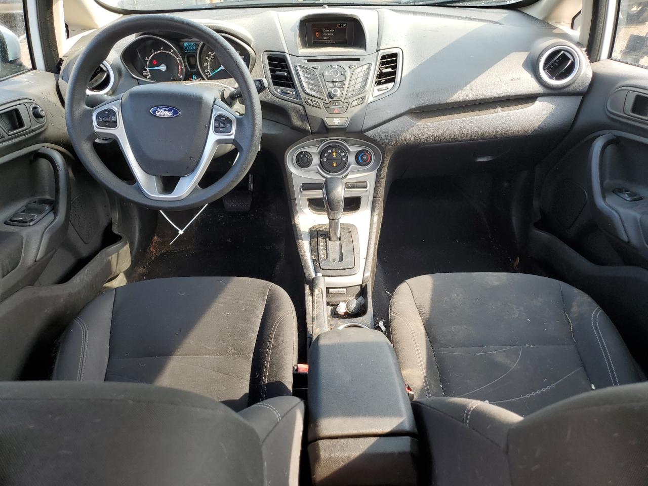 3FADP4BJ0JM105619 2018 Ford Fiesta Se