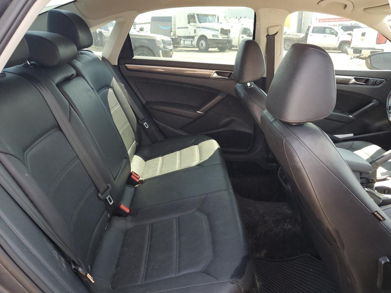 1VWBT7A38HC053571 2017 Volkswagen Passat Se