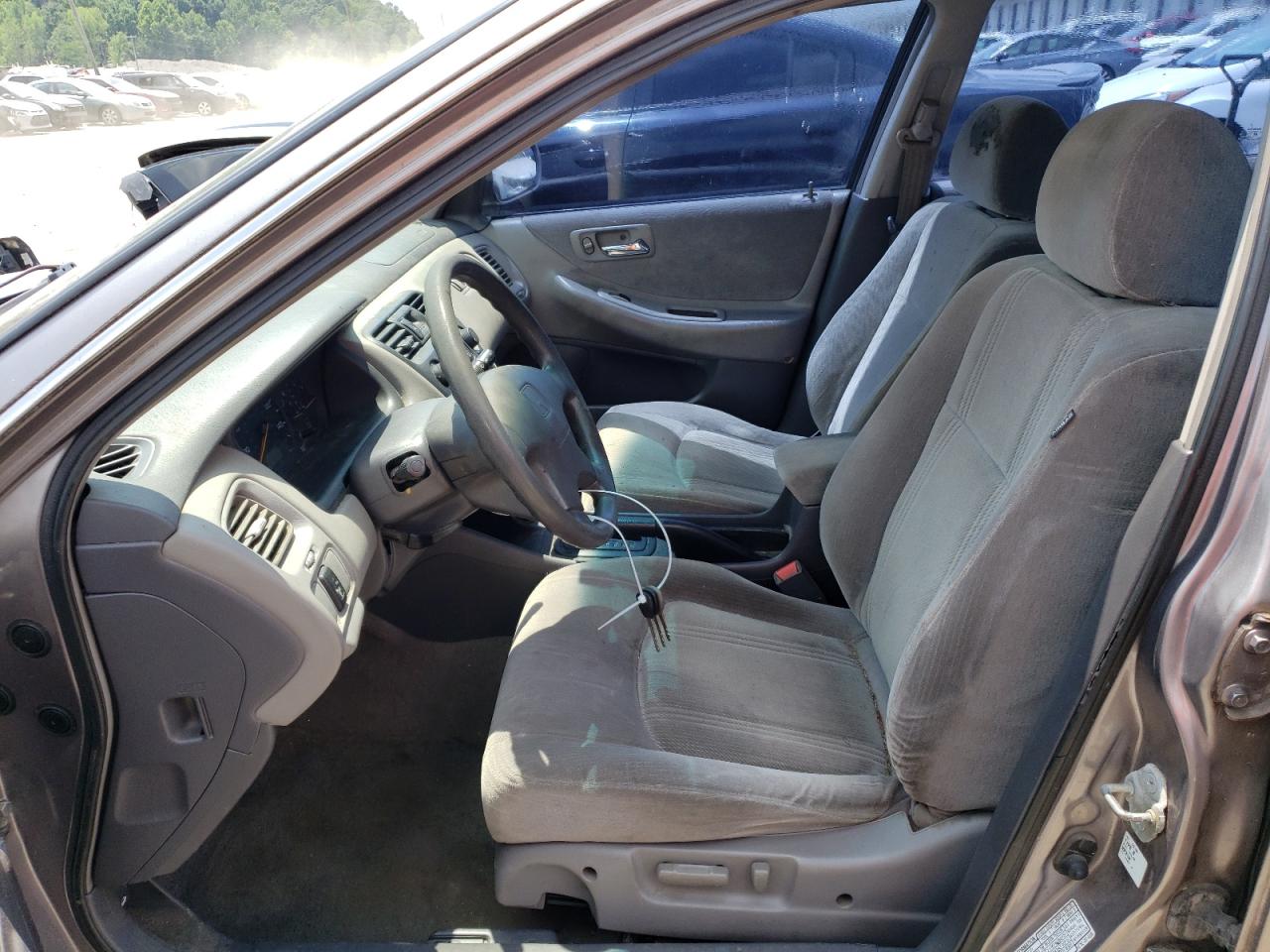 1HGCG1641YA062636 2000 Honda Accord Lx