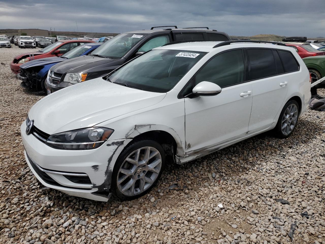 2018 Volkswagen Golf Sportwagen S vin: 3VW217AU0JM765639