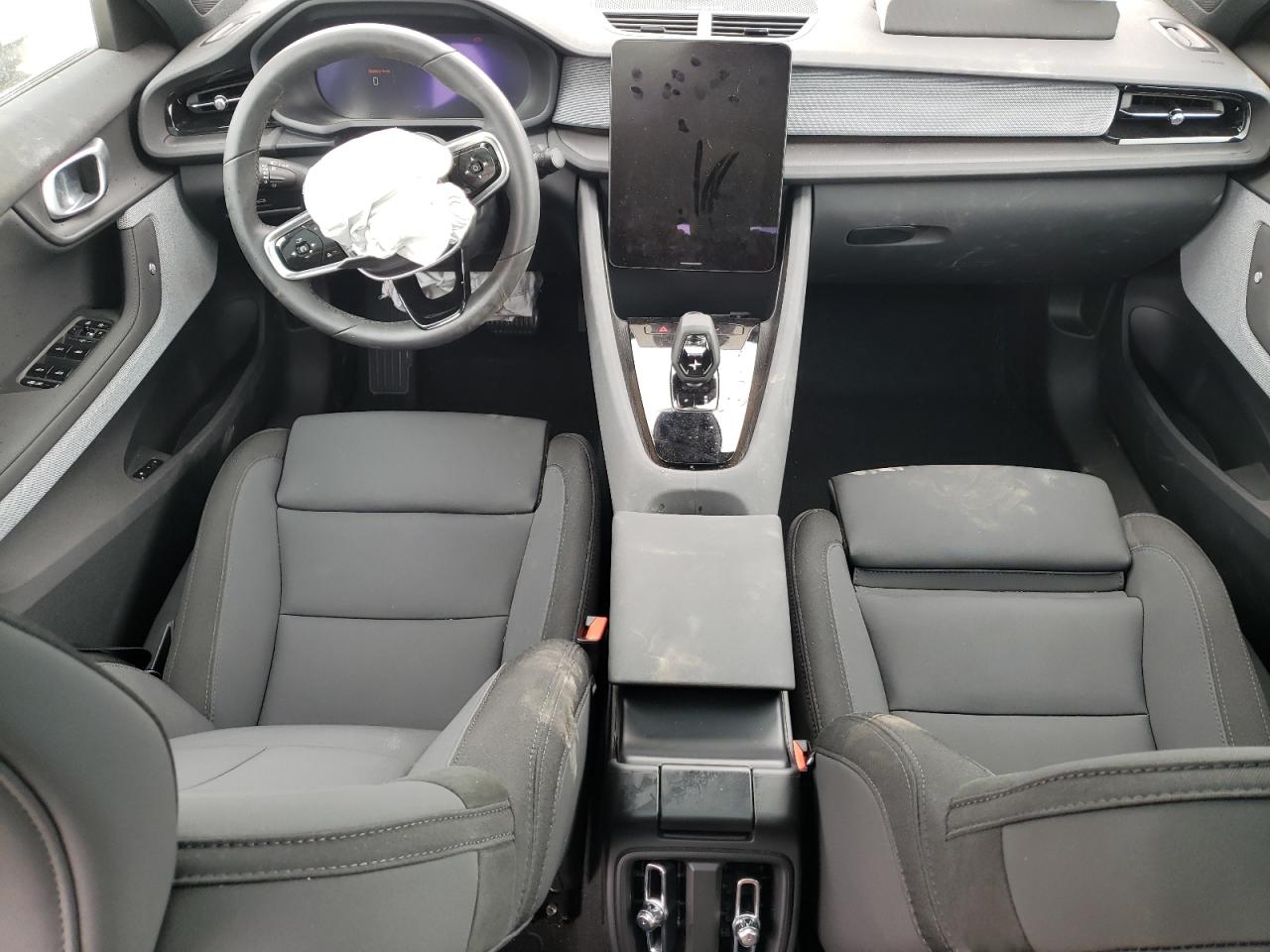 YSMFD3KA3RL211022 2024 Polestar 2