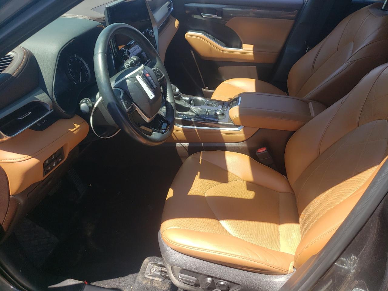 5TDFZRBH3NS213519 2022 Toyota Highlander Platinum