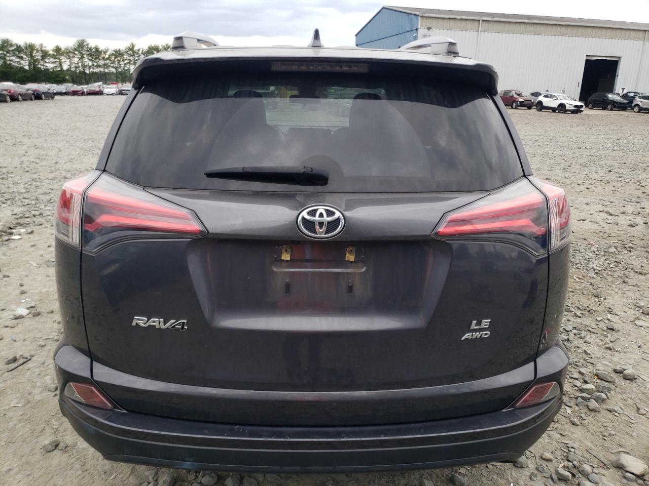 JTMBFREV7HJ708333 2017 Toyota Rav4 Le