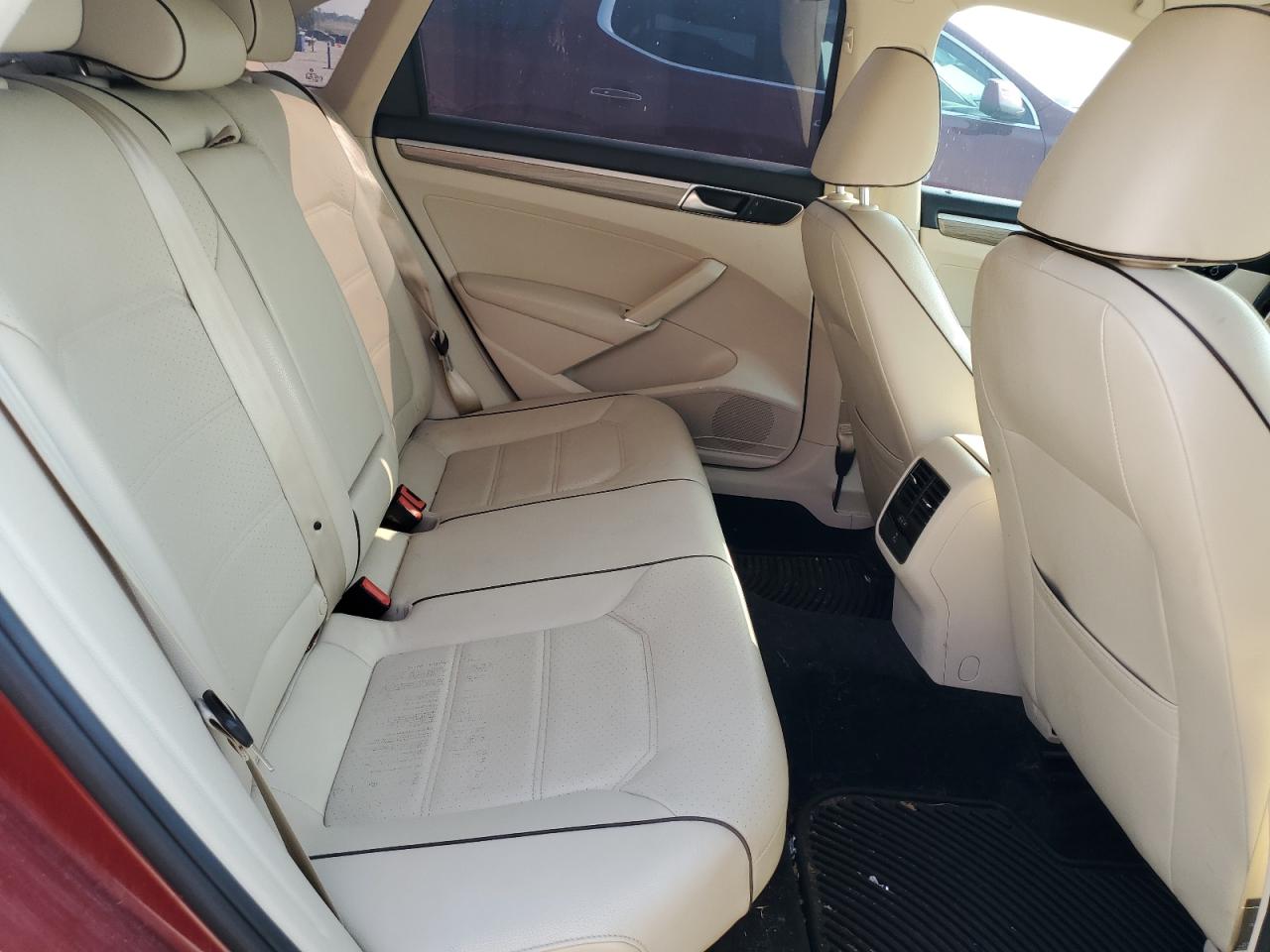 1VWBT7A38HC017721 2017 Volkswagen Passat Se