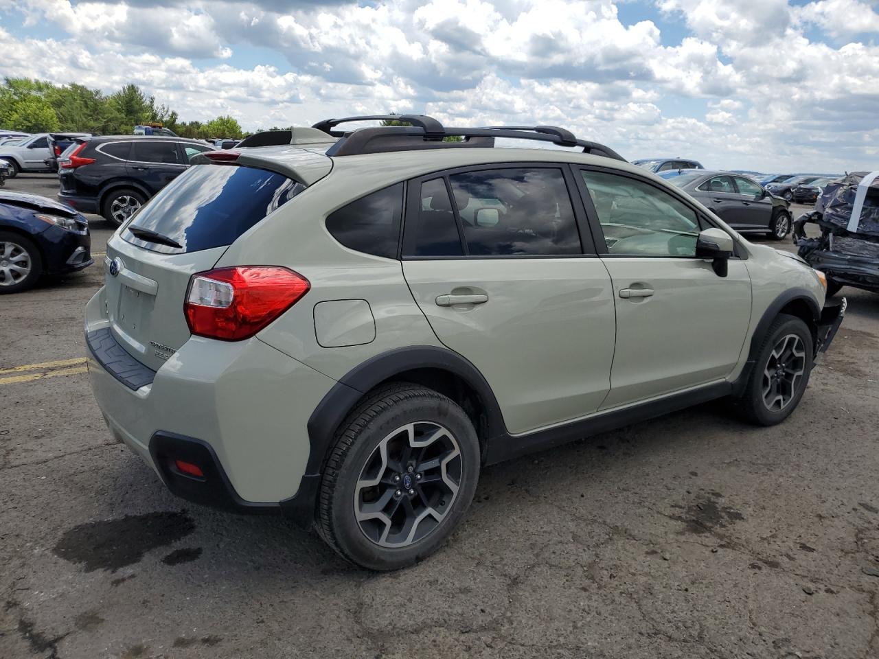 2016 Subaru Crosstrek Limited vin: JF2GPALC6GH223162