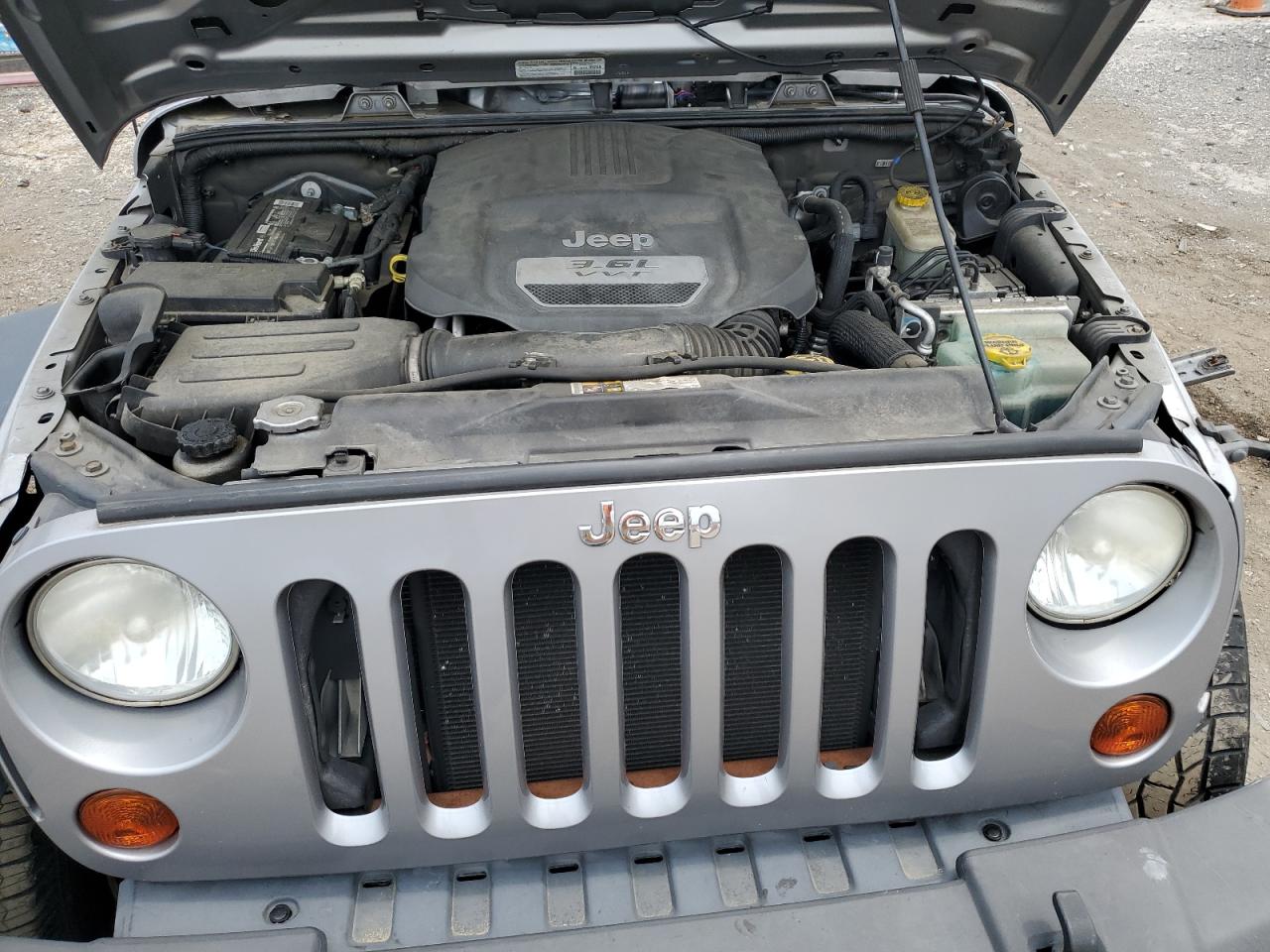 1C4BJWDG4DL592524 2013 Jeep Wrangler Unlimited Sport