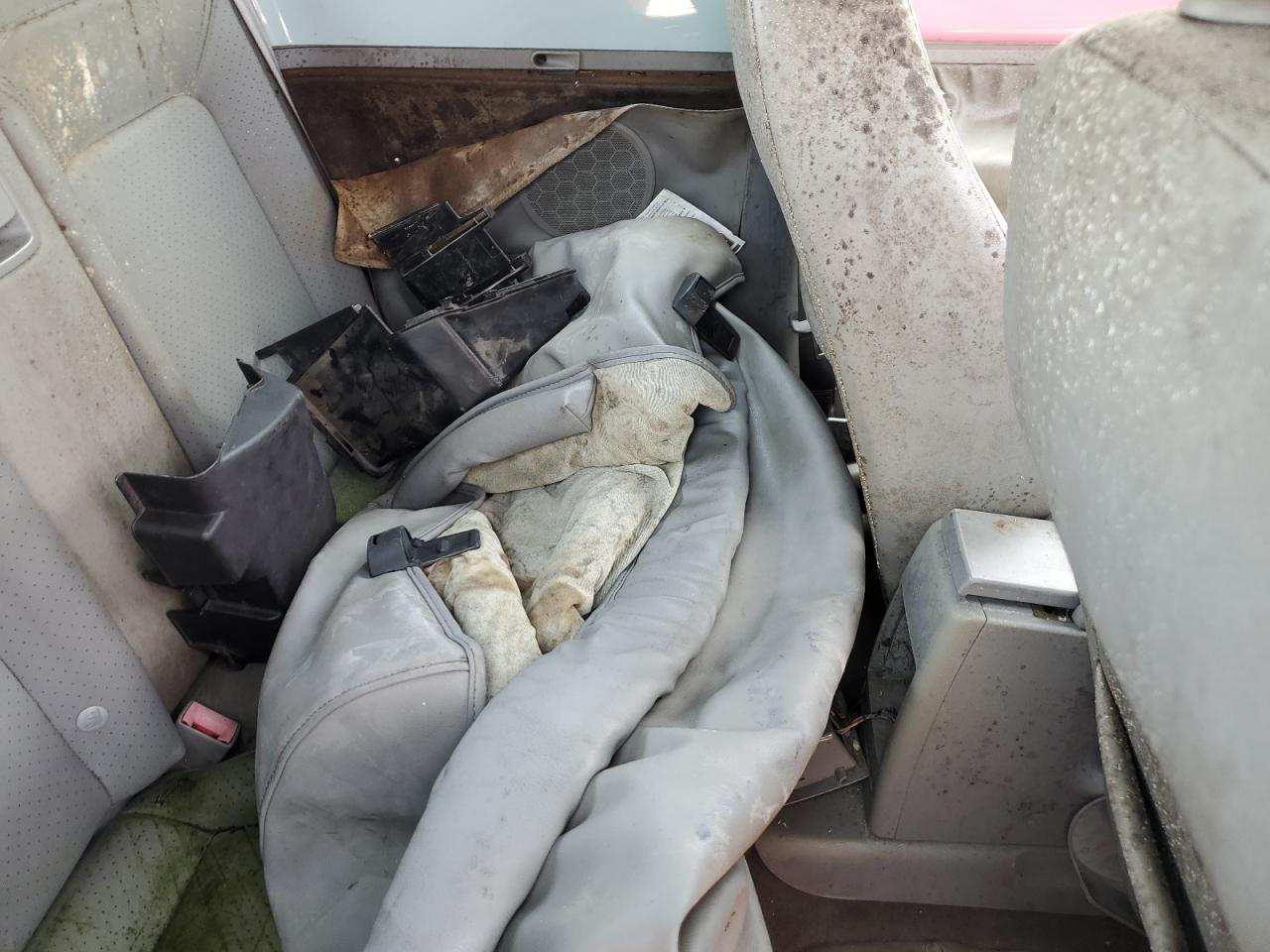 3VWCM31Y15M351623 2005 Volkswagen New Beetle Gls