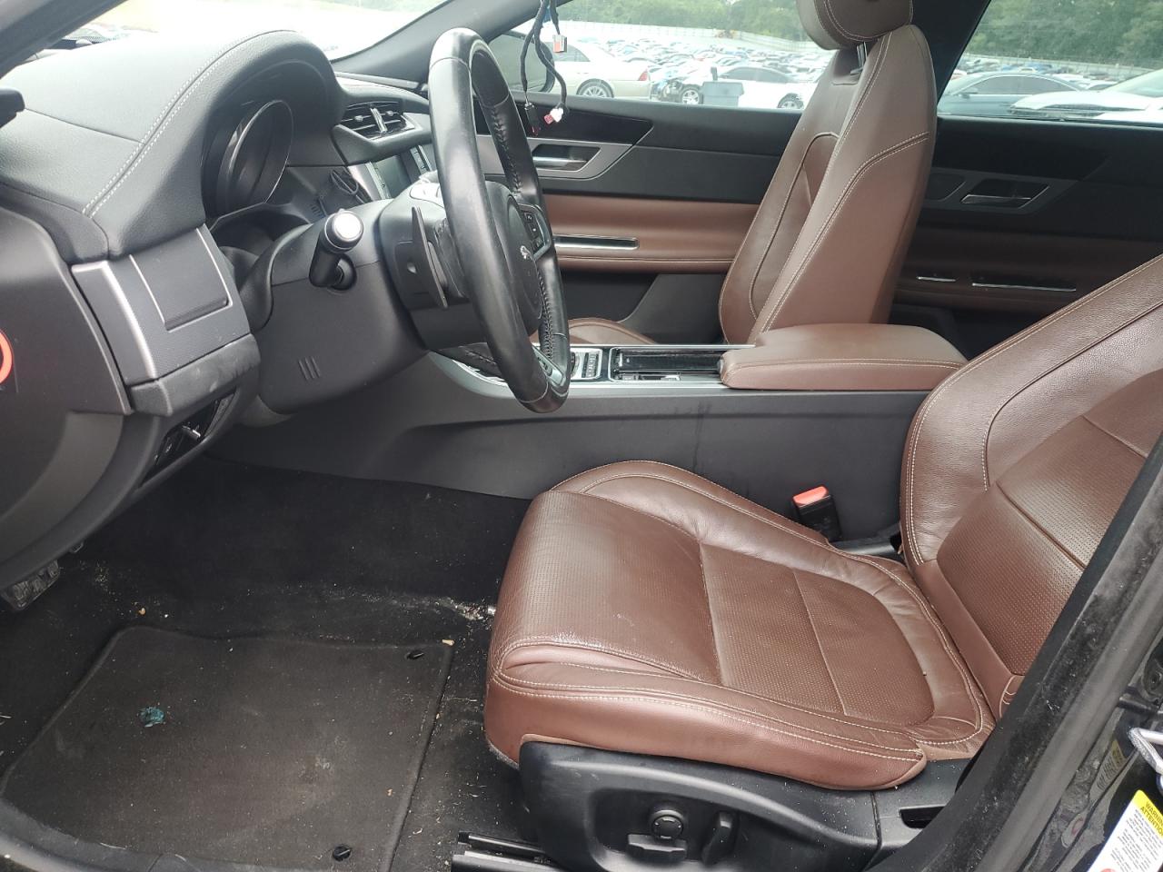 SAJBF4BV4GCY03881 2016 Jaguar Xf R - Sport