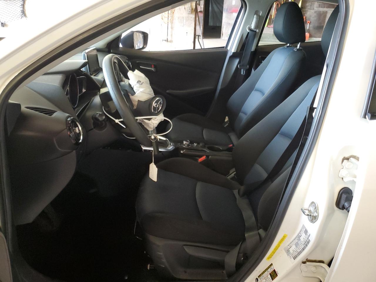 3MYDLBYV7HY175708 2017 Toyota Yaris Ia