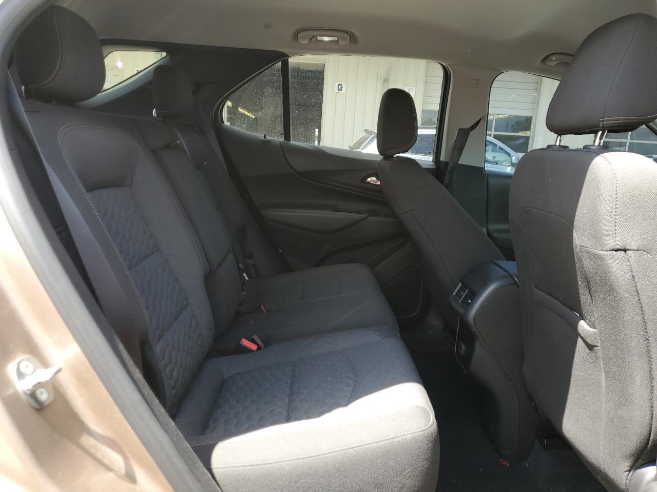 2GNAXSEV6J6194114 2018 Chevrolet Equinox Lt