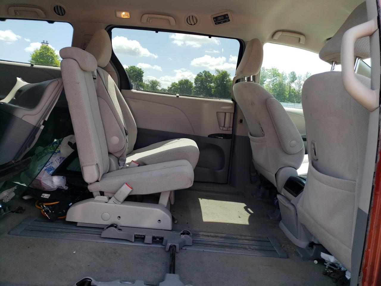 5TDKK3DC2ES490468 2014 Toyota Sienna Le