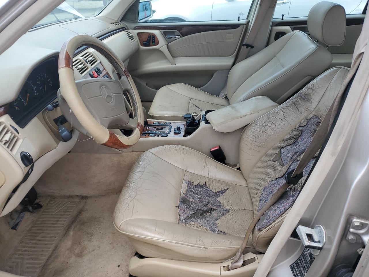 WDBJF65H4XA906045 1999 Mercedes-Benz E 320