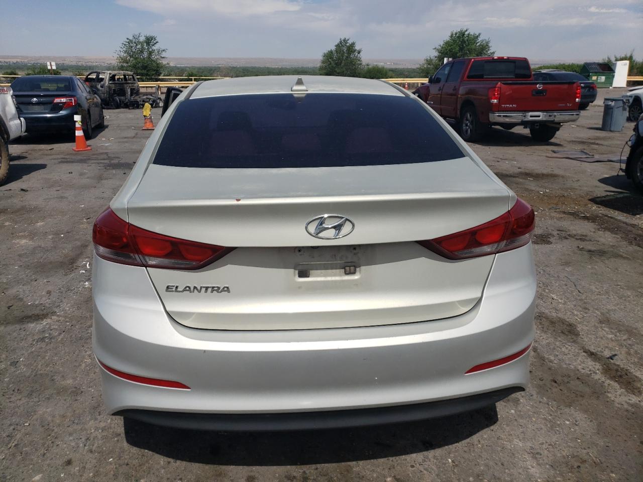 2018 Hyundai Elantra Sel vin: KMHD84LF7JU590656