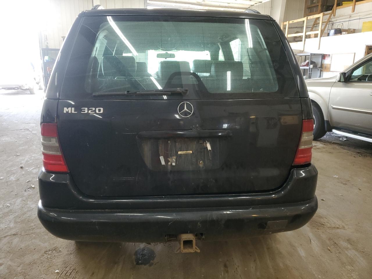 4JGAB54E2WA007192 1998 Mercedes-Benz Ml 320