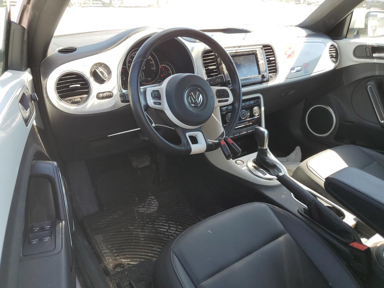 3VW5DAAT8JM507216 2018 Volkswagen Beetle S