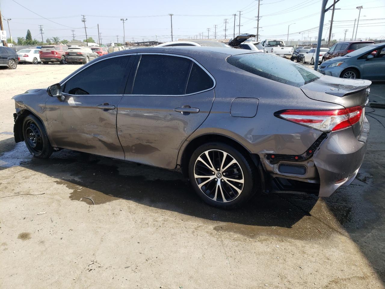 4T1B11HK6JU077589 TOYOTA CAMRY 2018