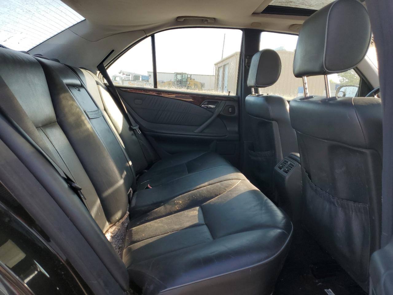 WDBJF82JXYX037579 2000 Mercedes-Benz E 320 4Matic