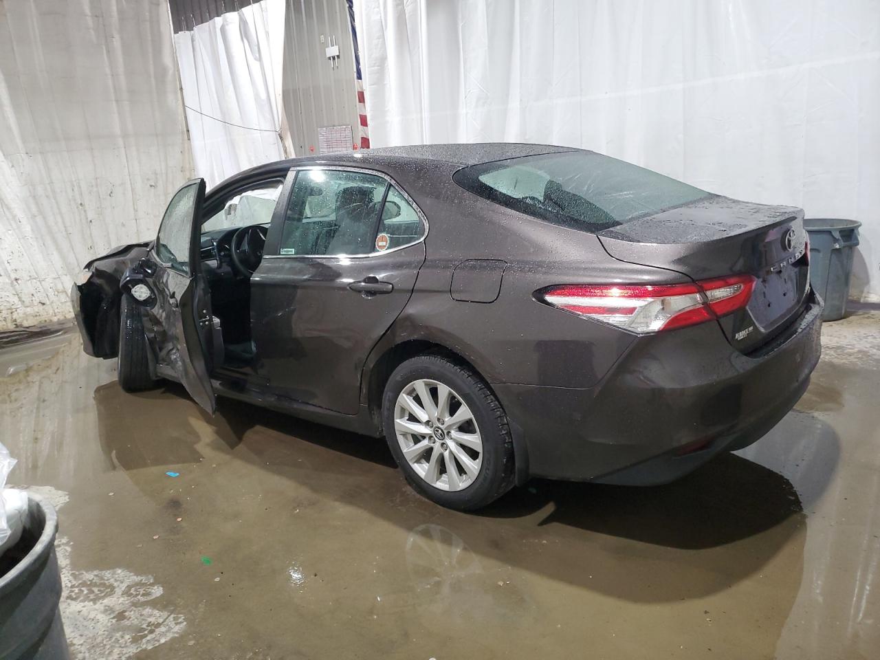 2018 Toyota Camry L vin: 4T1B11HK3JU673145