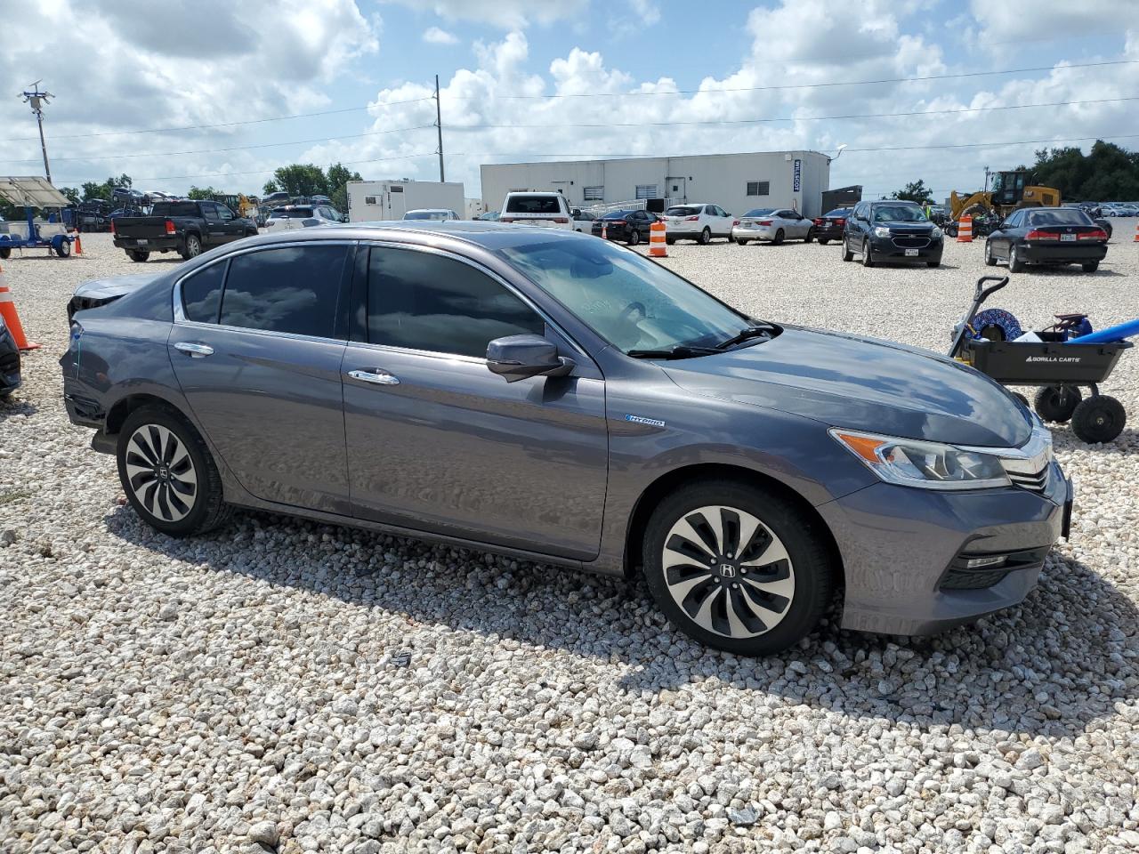 JHMCR6F57HC018836 HONDA ACCORD 2017