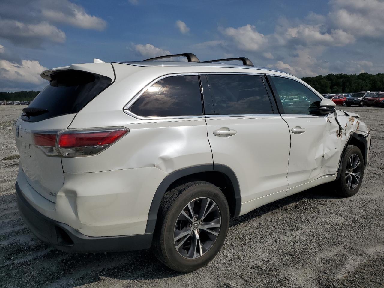 5TDKKRFH6GS161657 2016 Toyota Highlander Xle