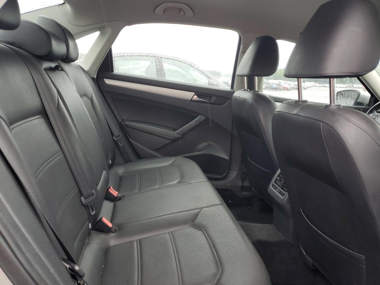 1VWBP7A34DC100447 2013 Volkswagen Passat Se