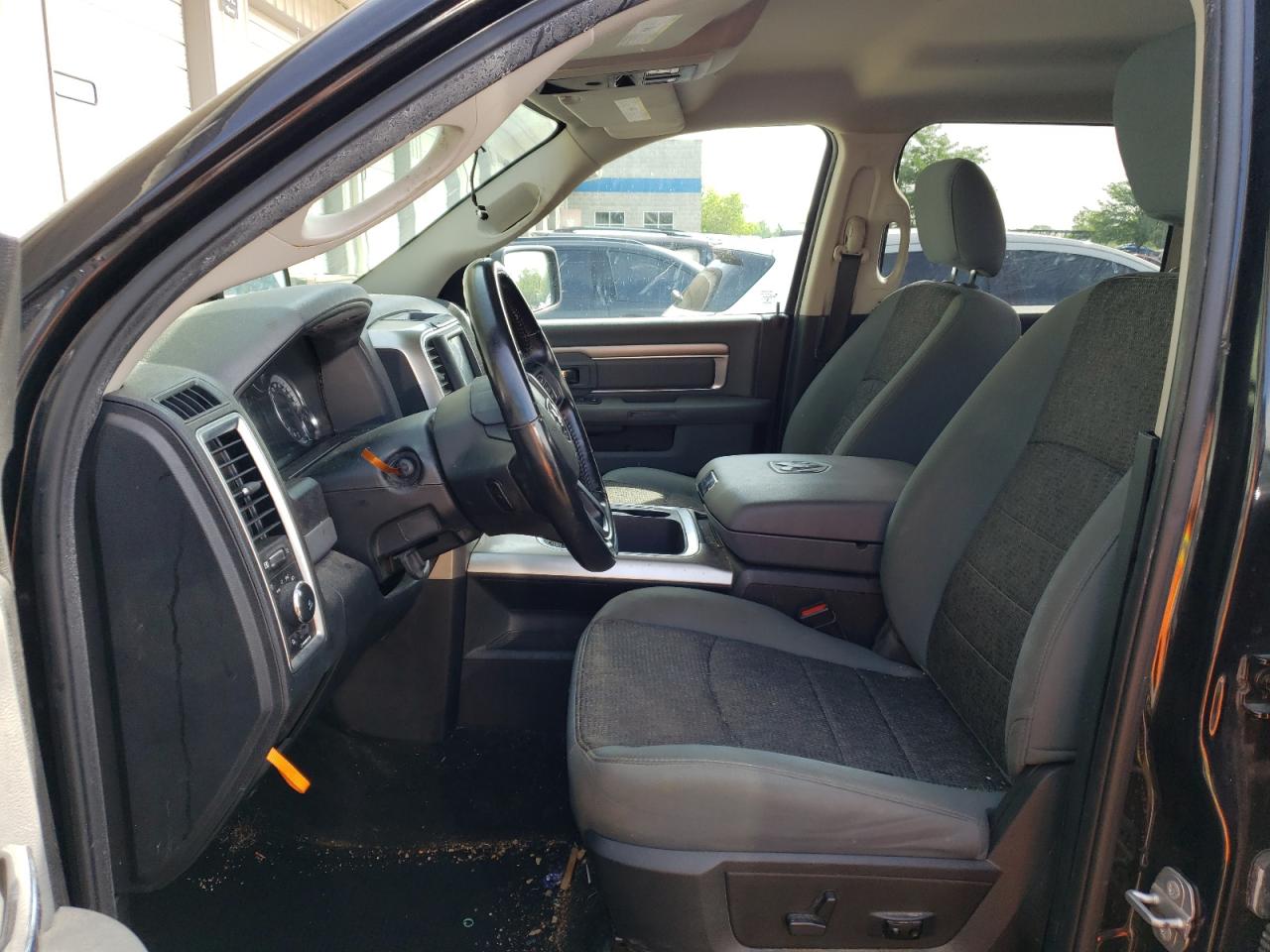 1C6RR7LM8HS877914 2017 Ram 1500 Slt