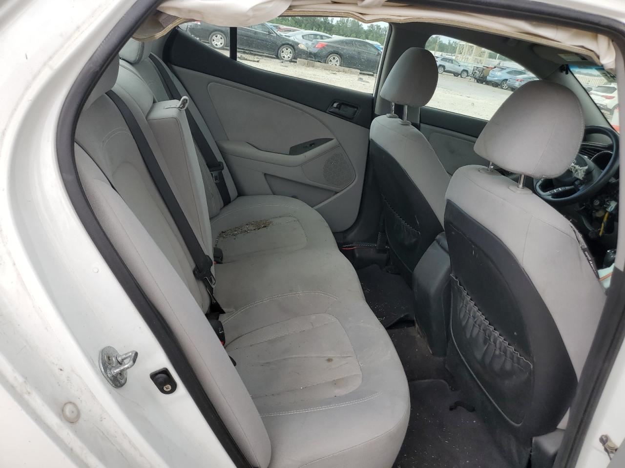 KNAGM4A72B5077235 2011 Kia Optima Lx