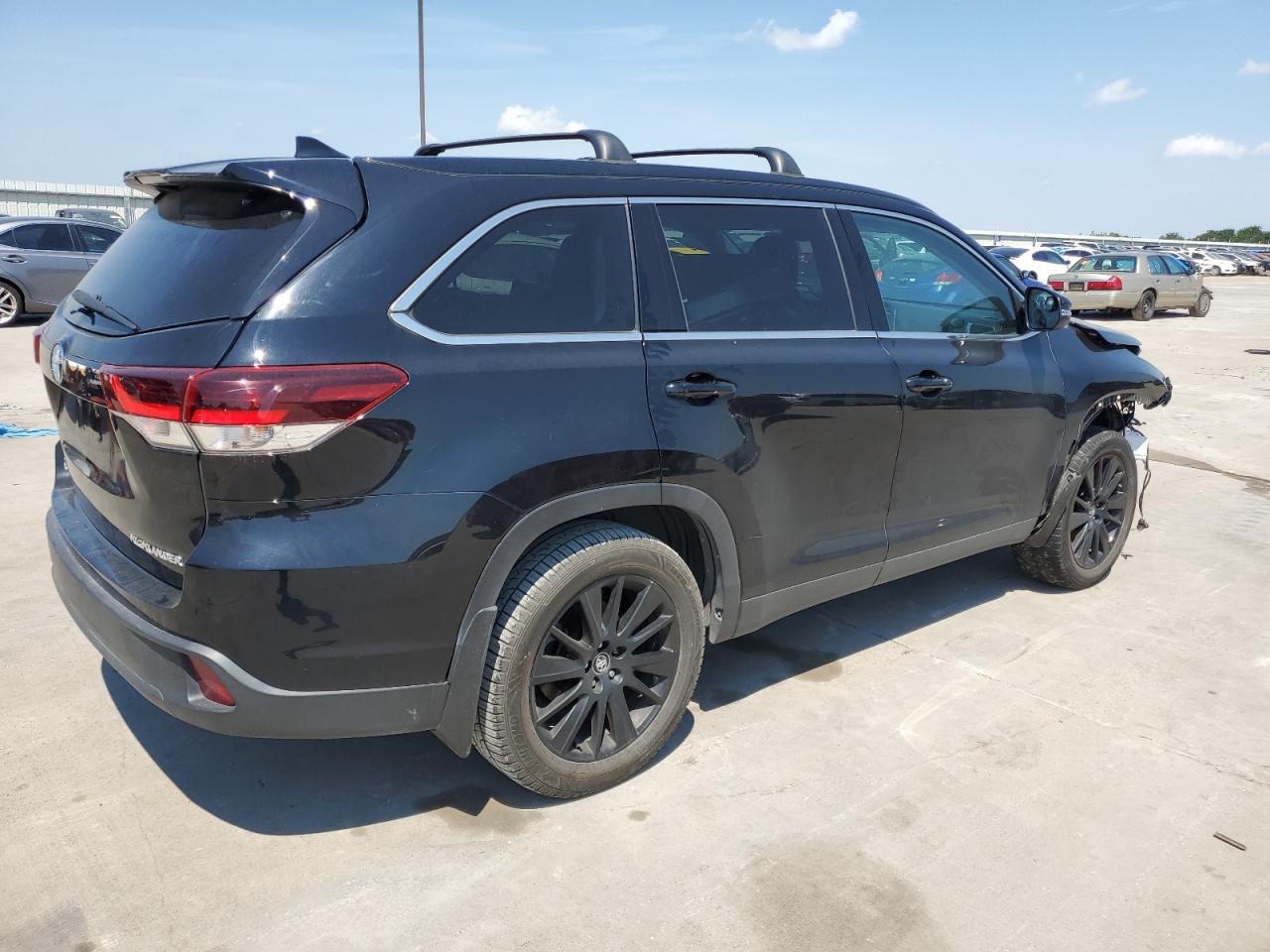 5TDJZRFHXKS614002 2019 Toyota Highlander Se