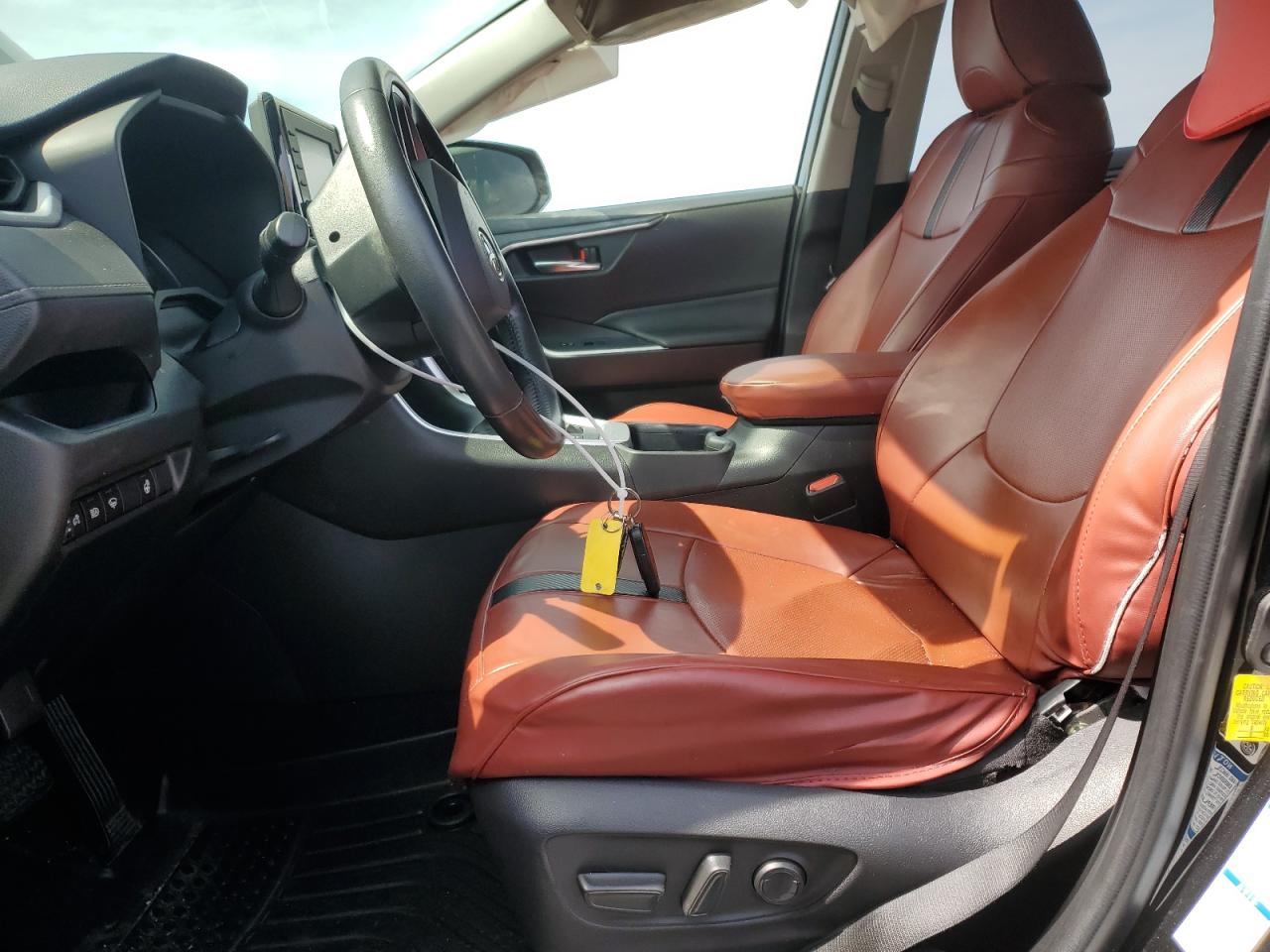 JTMRWRFV3MJ054003 2021 Toyota Rav4 Xle