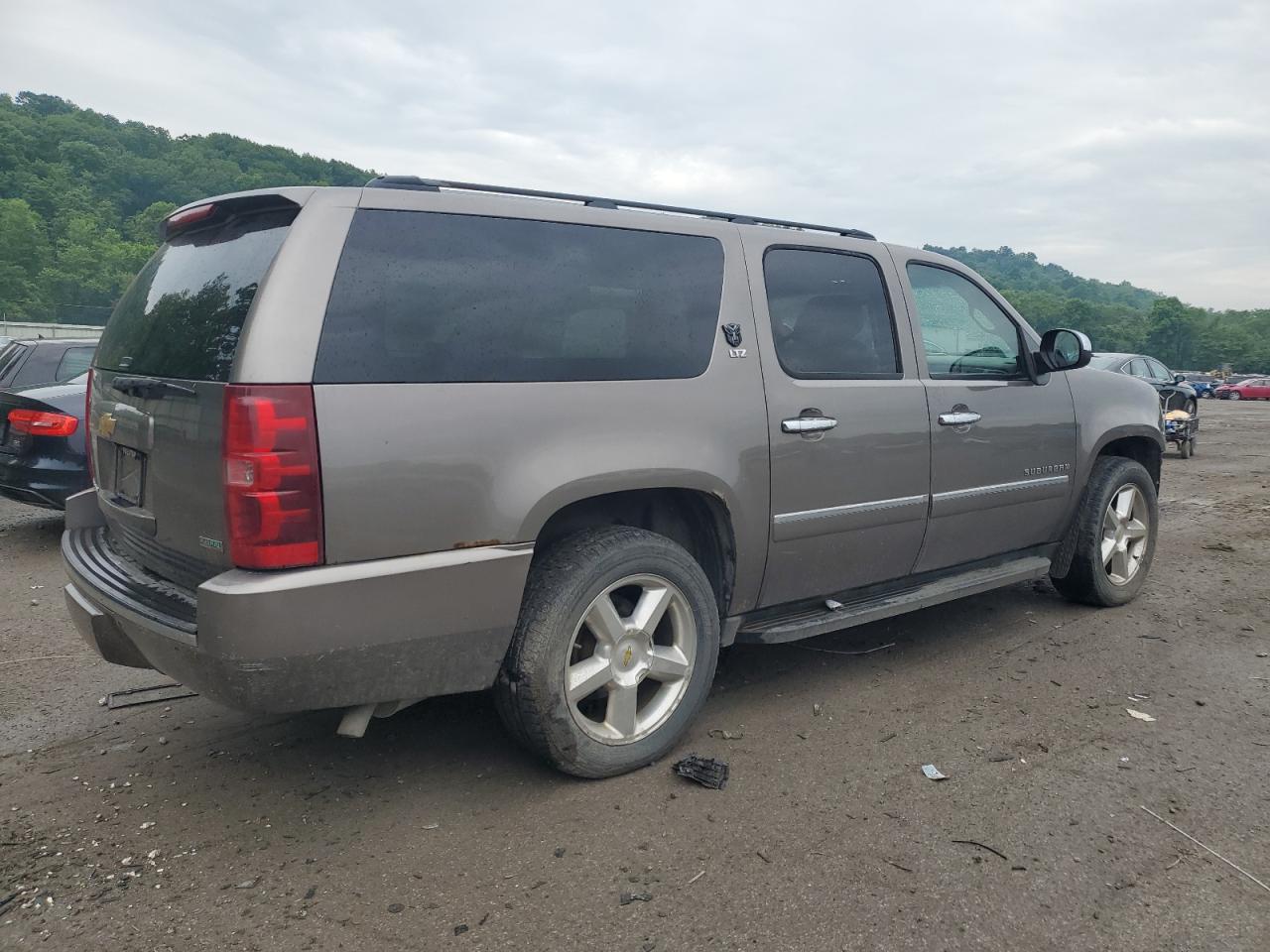 1GNSKKE33BR262425 2011 Chevrolet Suburban K1500 Ltz