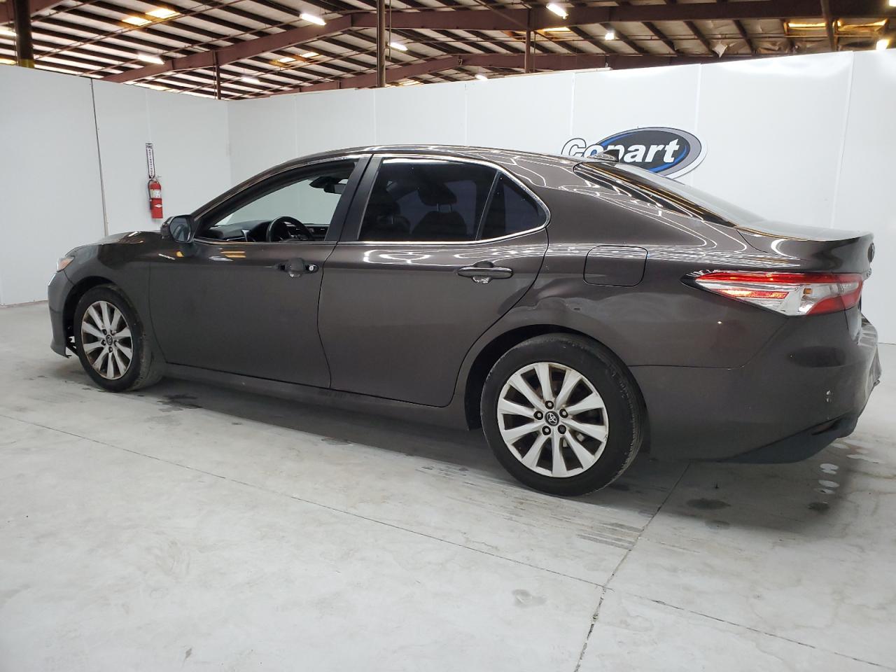 2020 Toyota Camry Le vin: 4T1C11AK6LU901706