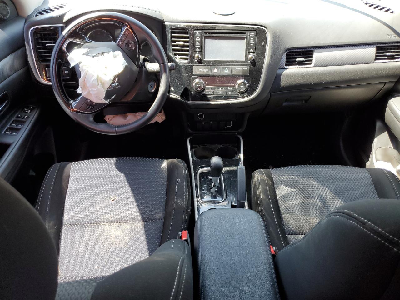 JA4AD2A30HZ055076 2017 Mitsubishi Outlander Es