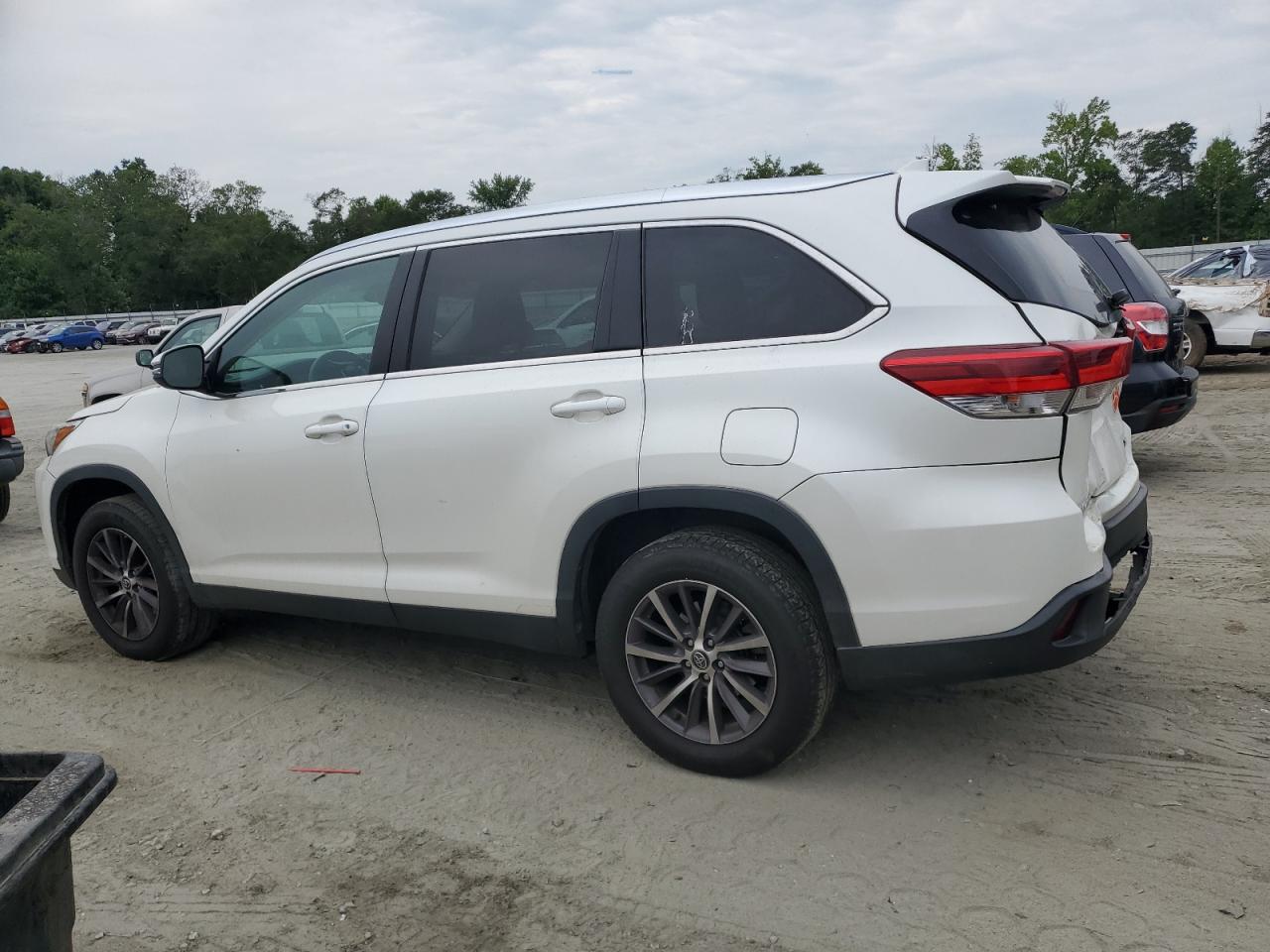 Lot #2672007586 2019 TOYOTA HIGHLANDER