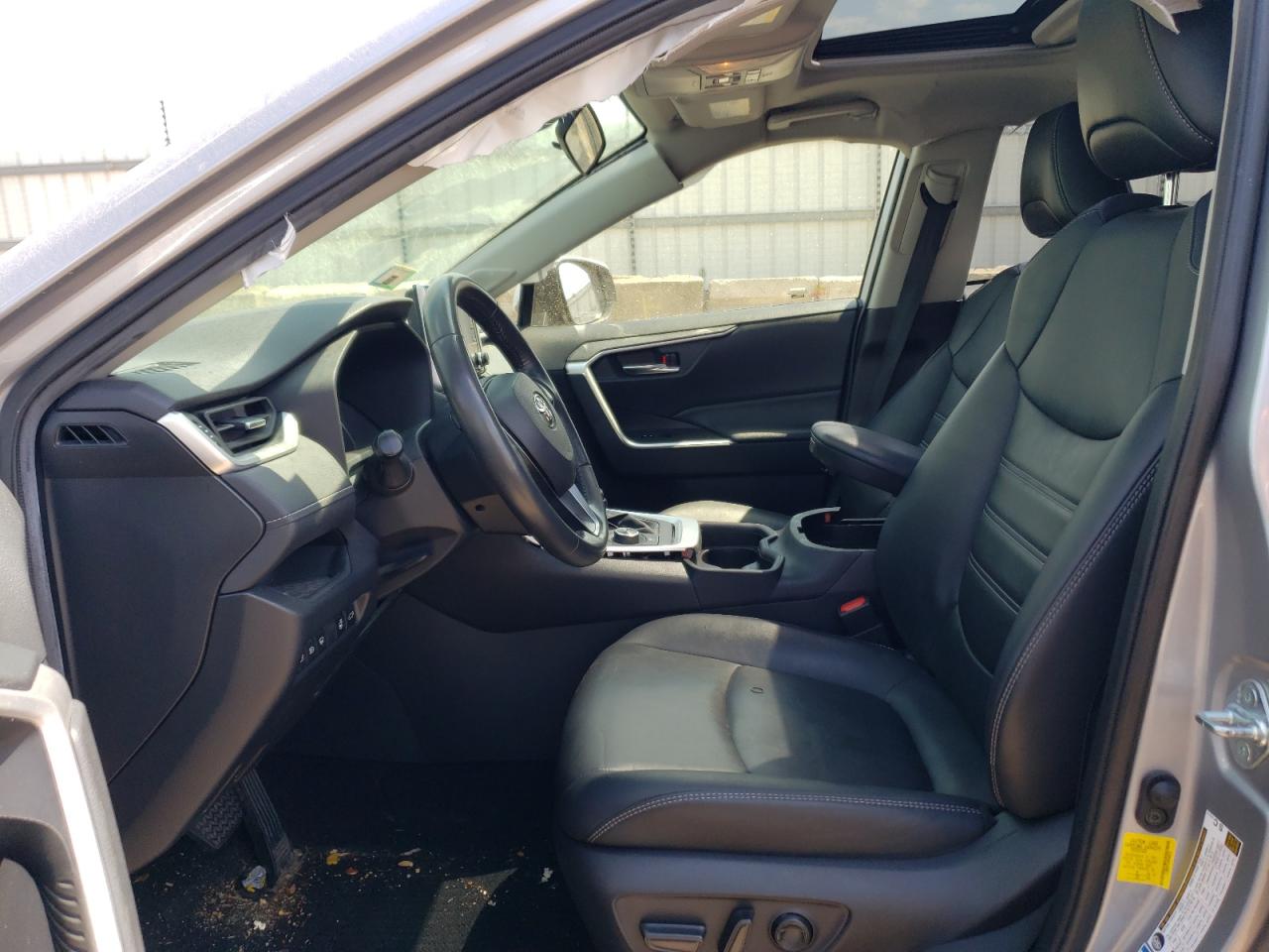 JTMB6RFV4MD046010 2021 Toyota Rav4 Xle Premium