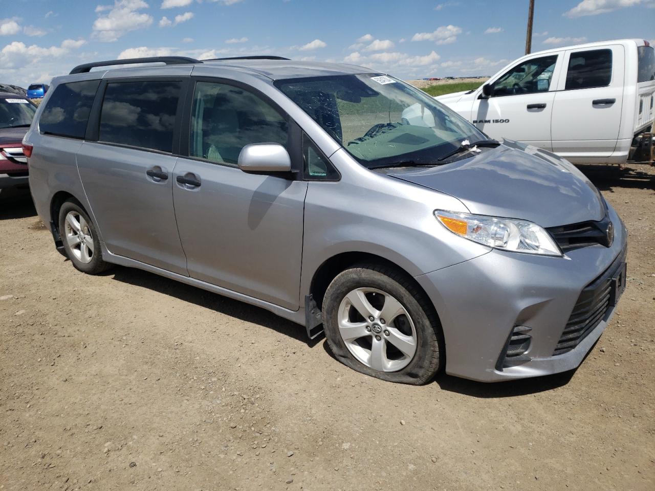 5TDZZ3DC8JS932111 2018 Toyota Sienna L