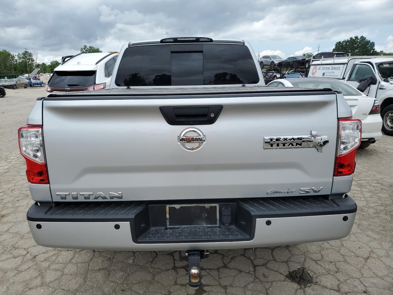 1N6AA1E65HN570818 2017 Nissan Titan Sv